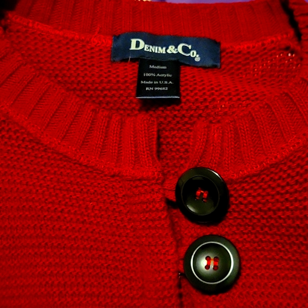 Denim& Co. Size: medium and it is red